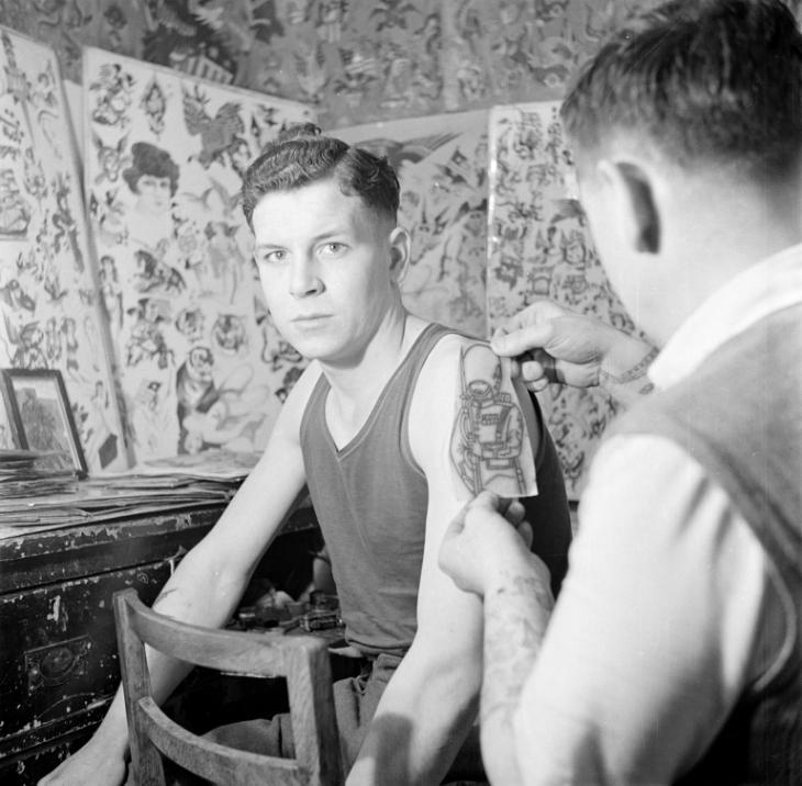 Photograph showing a knife grinder sharpening a knife on his cart', Nigel  Henderson, [c.1949–c.1956]', Nigel Henderson, [c.1949–c.1956] – Tate  Archive